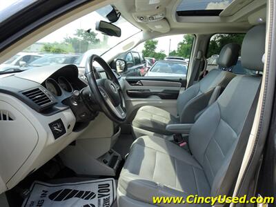 2012 Volkswagen Routan SEL  Handicap Van - Photo 13 - Cincinnati, OH 45255