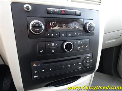 2012 Volkswagen Routan SEL  Handicap Van - Photo 23 - Cincinnati, OH 45255