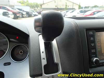 2012 Volkswagen Routan SEL  Handicap Van - Photo 25 - Cincinnati, OH 45255