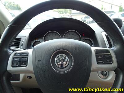 2012 Volkswagen Routan SEL  Handicap Van - Photo 26 - Cincinnati, OH 45255