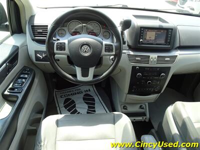 2012 Volkswagen Routan SEL  Handicap Van - Photo 11 - Cincinnati, OH 45255