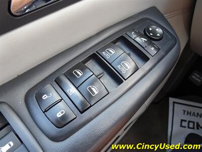 2012 Volkswagen Routan SEL  Handicap Van - Photo 30 - Cincinnati, OH 45255