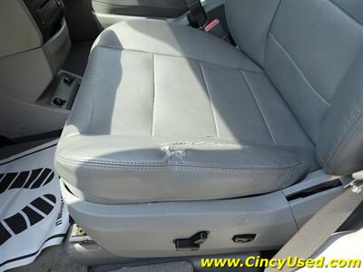 2012 Volkswagen Routan SEL  Handicap Van - Photo 33 - Cincinnati, OH 45255