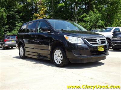 2012 Volkswagen Routan SEL  Handicap Van - Photo 4 - Cincinnati, OH 45255
