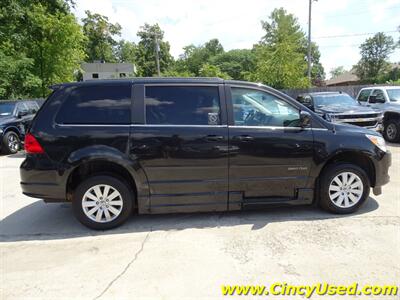 2012 Volkswagen Routan SEL  Handicap Van - Photo 6 - Cincinnati, OH 45255