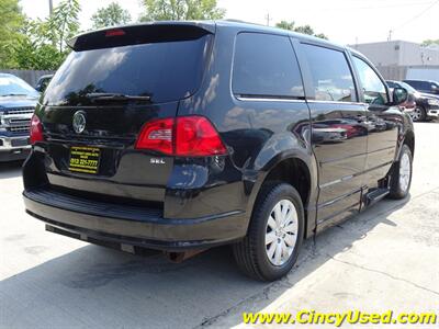 2012 Volkswagen Routan SEL  Handicap Van - Photo 8 - Cincinnati, OH 45255