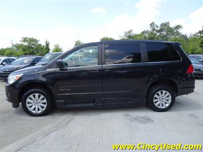 2012 Volkswagen Routan SEL  Handicap Van - Photo 7 - Cincinnati, OH 45255