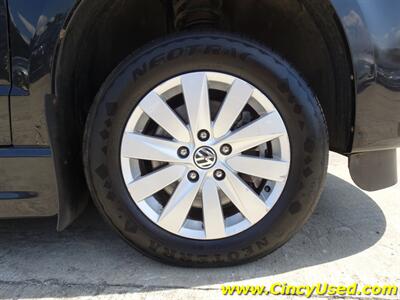 2012 Volkswagen Routan SEL  Handicap Van - Photo 37 - Cincinnati, OH 45255