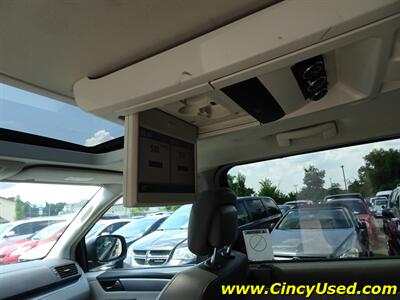 2012 Volkswagen Routan SEL  Handicap Van - Photo 14 - Cincinnati, OH 45255