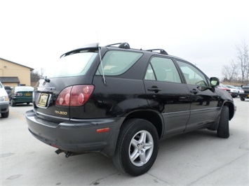 1999 Lexus RX 300   - Photo 15 - Cincinnati, OH 45255