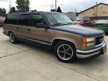 1996 GMC Suburban C1500   - Photo 12 - Cincinnati, OH 45255