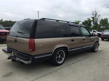 1996 GMC Suburban C1500   - Photo 6 - Cincinnati, OH 45255