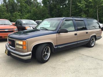 1996 GMC Suburban C1500   - Photo 11 - Cincinnati, OH 45255