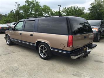 1996 GMC Suburban C1500   - Photo 4 - Cincinnati, OH 45255