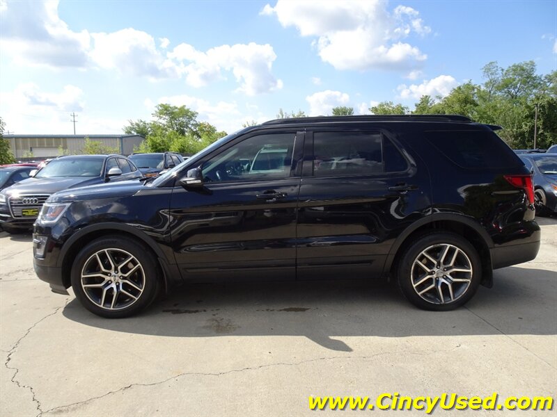 2017 Ford Explorer Sport   - Photo 7 - Cincinnati, OH 45255