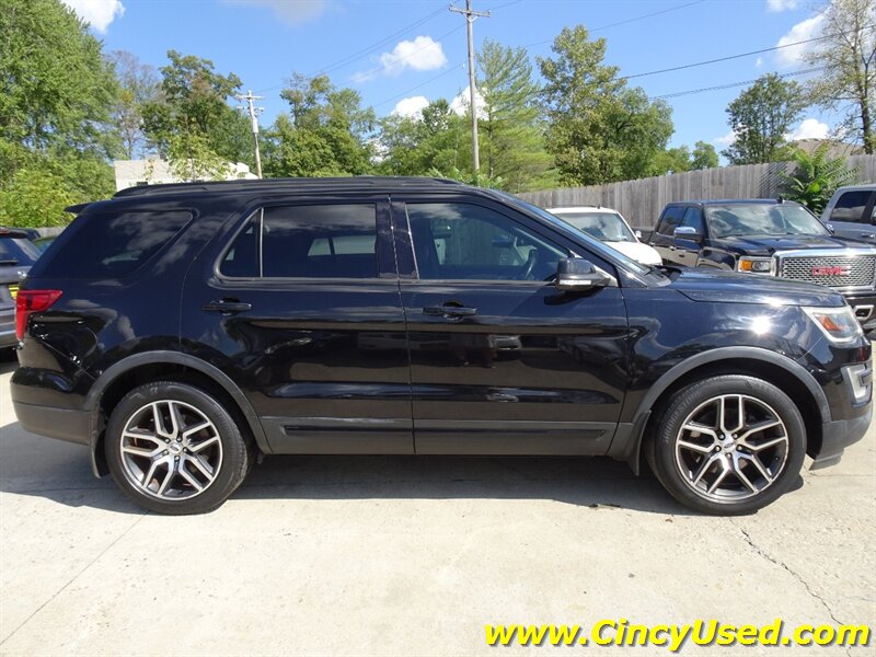 2017 Ford Explorer Sport   - Photo 6 - Cincinnati, OH 45255