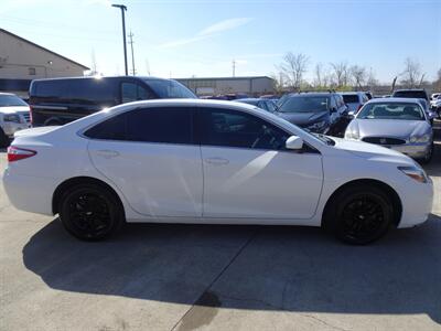 2017 Toyota Camry SE  2.5L I4 FWD - Photo 5 - Cincinnati, OH 45255