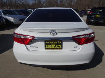 2017 Toyota Camry SE  2.5L I4 FWD - Photo 7 - Cincinnati, OH 45255