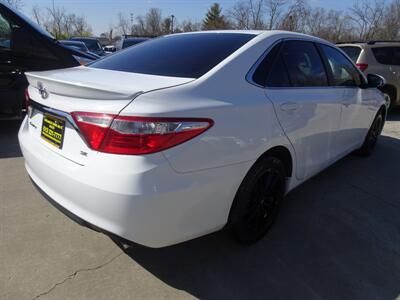 2017 Toyota Camry SE  2.5L I4 FWD - Photo 6 - Cincinnati, OH 45255