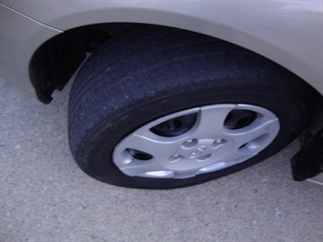 2003 HYUNDAI ELANTRA GLS   - Photo 18 - Cincinnati, OH 45255