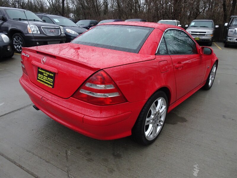 2004 Mercedes-Benz SLK SLK 320   - Photo 6 - Cincinnati, OH 45255