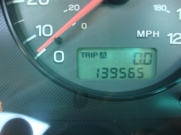 2001 Subaru Outback Limited   - Photo 17 - Cincinnati, OH 45255