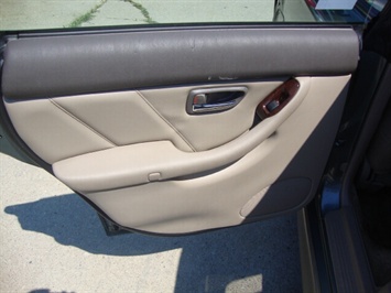 2001 Subaru Outback Limited   - Photo 23 - Cincinnati, OH 45255