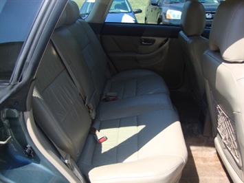 2001 Subaru Outback Limited   - Photo 9 - Cincinnati, OH 45255