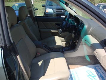 2001 Subaru Outback Limited   - Photo 8 - Cincinnati, OH 45255