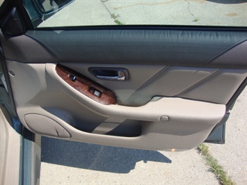 2001 Subaru Outback Limited   - Photo 22 - Cincinnati, OH 45255