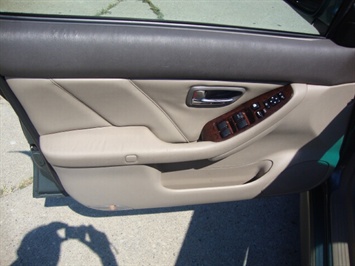 2001 Subaru Outback Limited   - Photo 21 - Cincinnati, OH 45255