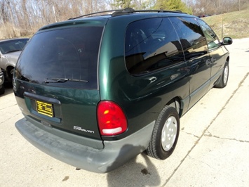 1996 Dodge Grand Caravan SE   - Photo 6 - Cincinnati, OH 45255