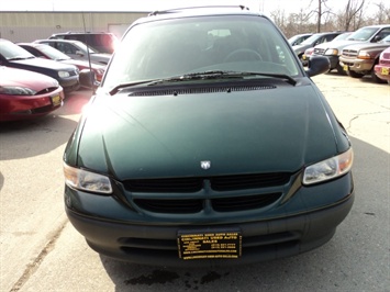 1996 Dodge Grand Caravan SE   - Photo 2 - Cincinnati, OH 45255