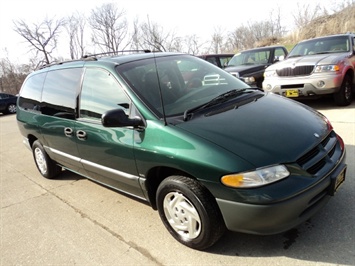 1996 Dodge Grand Caravan SE   - Photo 1 - Cincinnati, OH 45255