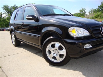 2002 Mercedes-Benz ML320   - Photo 2 - Cincinnati, OH 45255