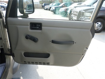 2005 Jeep Wrangler Sport - Photo 19 - Cincinnati, OH 45255