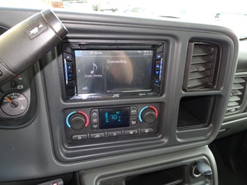 2006 GMC Sierra 2500HD SL1   - Photo 17 - Cincinnati, OH 45255