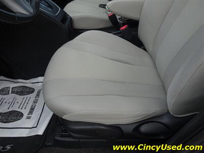 2013 Mazda Mazda5 GS  2.5L I4 FWD - Photo 21 - Cincinnati, OH 45255