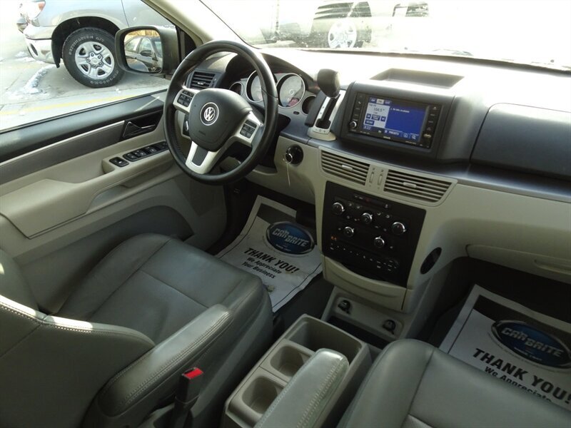 2011 Volkswagen Routan SE - Photo 9 - Cincinnati, OH 45255