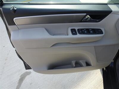 2011 Volkswagen Routan SE - Photo 28 - Cincinnati, OH 45255