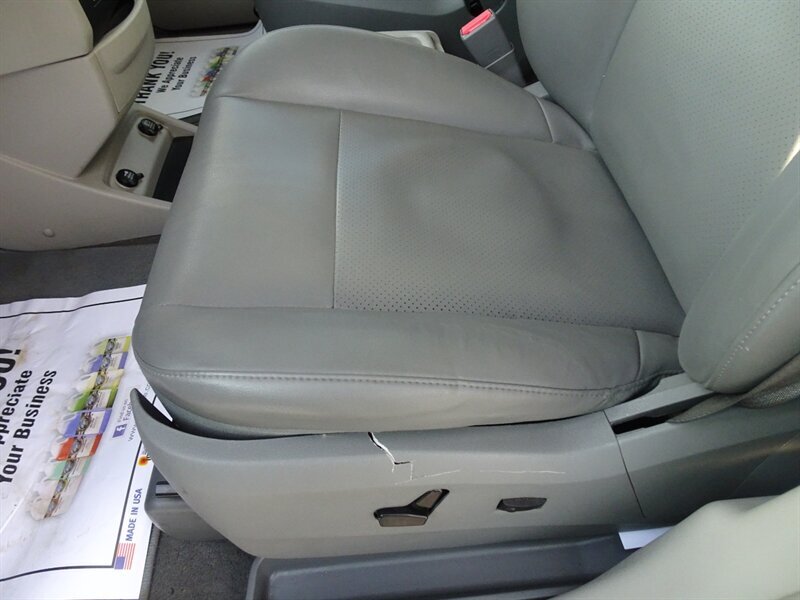 2011 Volkswagen Routan SE - Photo 16 - Cincinnati, OH 45255