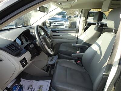 2011 Volkswagen Routan SE - Photo 14 - Cincinnati, OH 45255