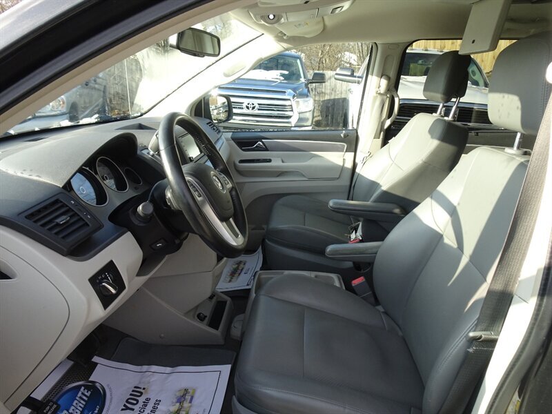 2011 Volkswagen Routan SE - Photo 14 - Cincinnati, OH 45255