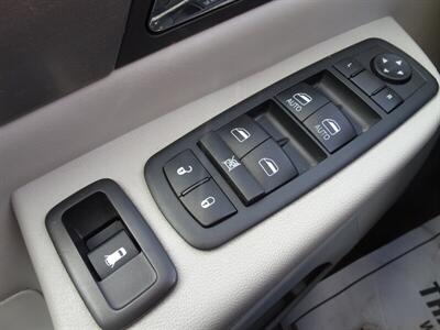 2011 Volkswagen Routan SE - Photo 30 - Cincinnati, OH 45255