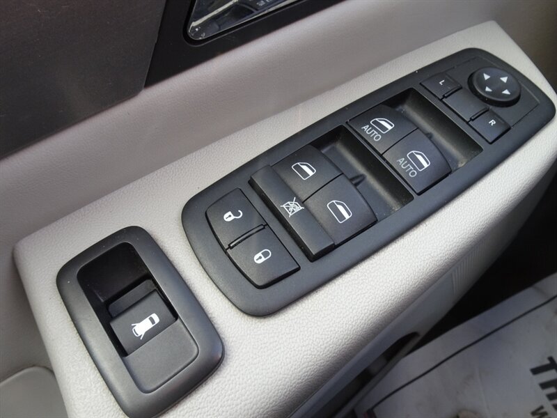 2011 Volkswagen Routan SE - Photo 30 - Cincinnati, OH 45255