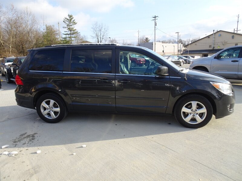 2011 Volkswagen Routan SE - Photo 3 - Cincinnati, OH 45255