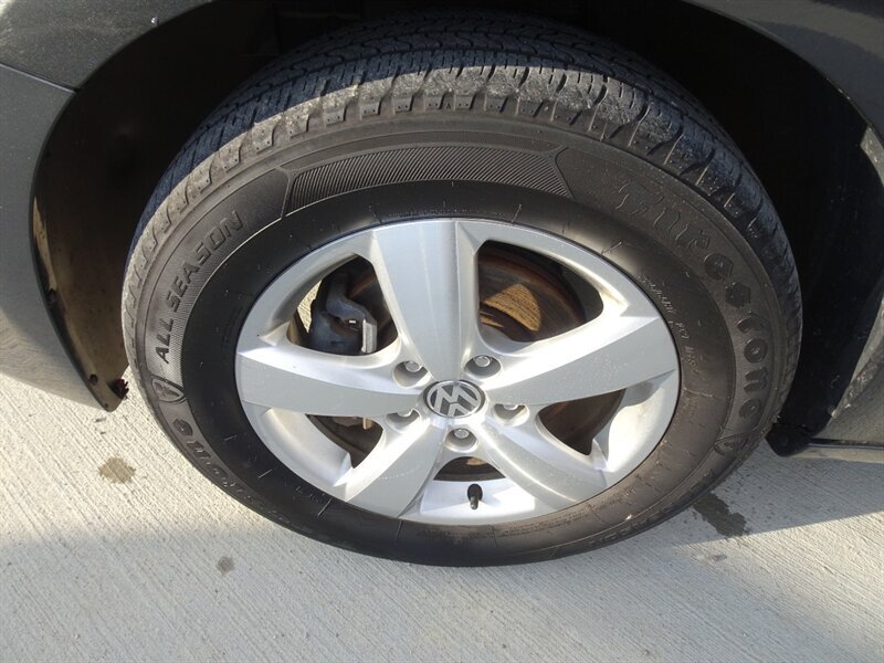 2011 Volkswagen Routan SE - Photo 33 - Cincinnati, OH 45255