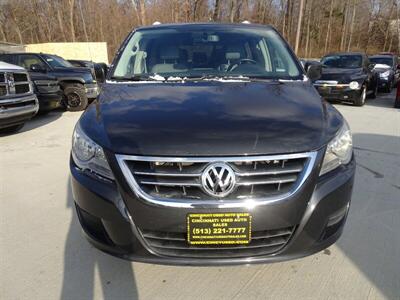 2011 Volkswagen Routan SE - Photo 2 - Cincinnati, OH 45255