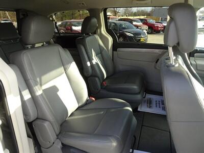 2011 Volkswagen Routan SE - Photo 11 - Cincinnati, OH 45255
