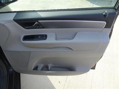 2011 Volkswagen Routan SE - Photo 29 - Cincinnati, OH 45255